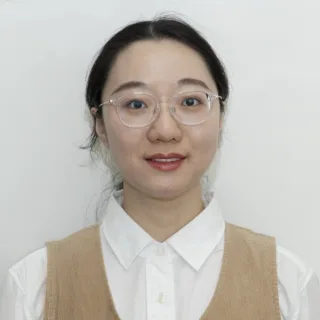 Iris Zhong（仲瓏瑀老師）